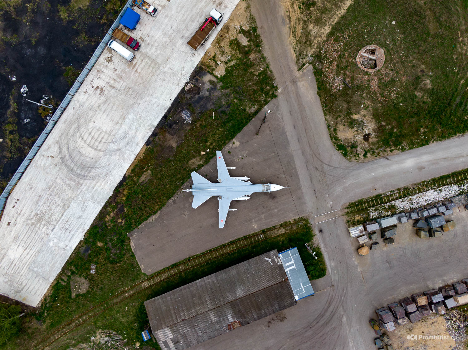 Там 24. Су-24 мишени на полигоне.. Су-24 в качестве мишени на полигоне.. Разбили su-24. Су 24 садится.