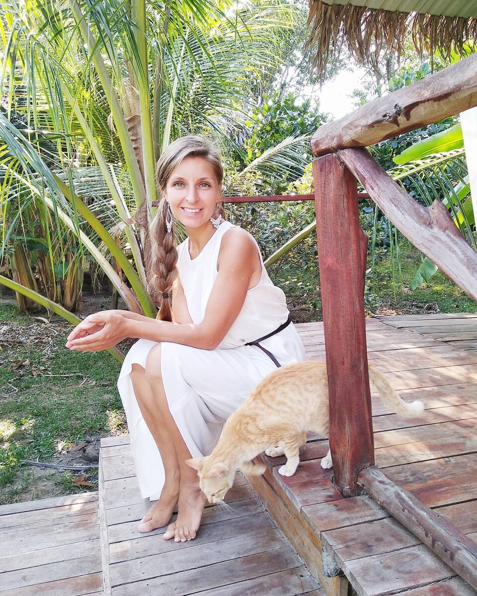 Это я, Светлана Лаврентьева, сертифицированный инструктор йоги и сертифицированный специалист Аюрведы.