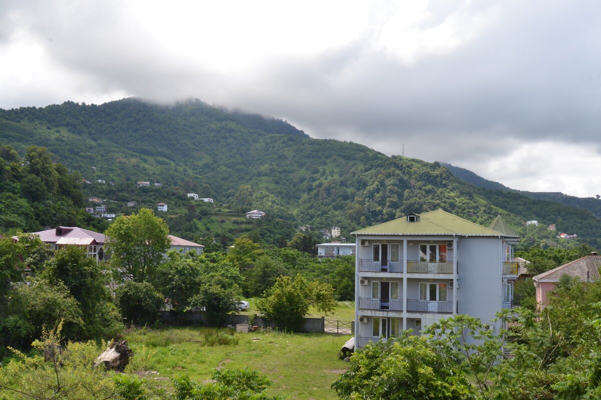 Вид с балкона нашего номера.