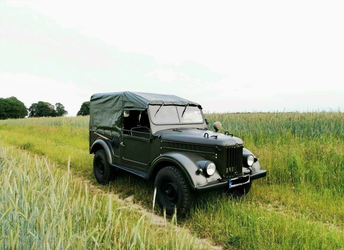ГАЗ-69 - отличный автомобиль для армии, но любили его в обычном хозяйстве. 