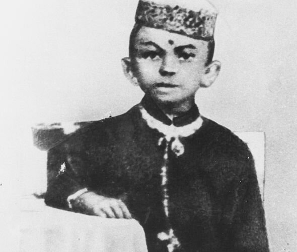 Ганди в возрасте 7 лет, 1876 год