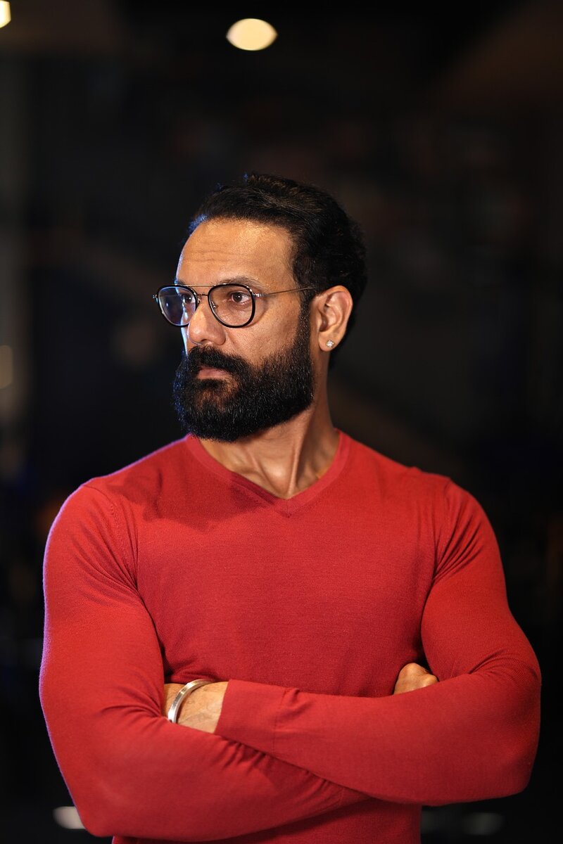 И безусловно это невозможно без достаточного количества мышц.