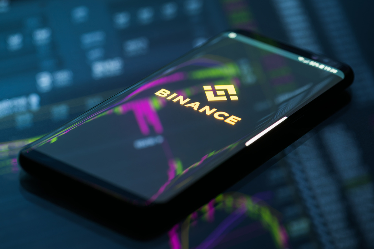Утром 17 ноября цена биткоина на бирже Binance на мгновение выросла до $82 000. Об этом сообщает издание Decrypt.