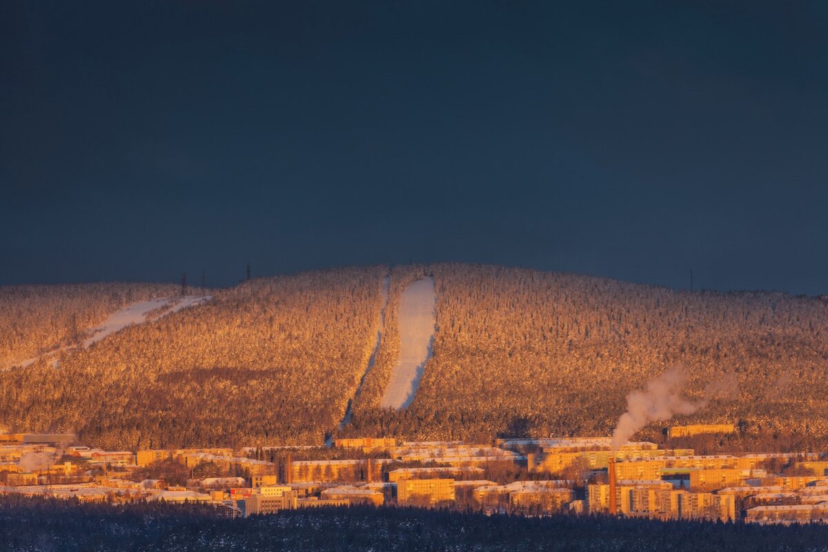 В Златоусте благоустроят экологическую тропу и смотровые площадки на горе Косотур⛰Средства выделят с гранта Ростуризма — это почти 3 млн рублей. 

Косотур — геологический памятник природы регионального значения. Сейчас гору посещает около 4 тысяч человек в год, но там до сих пор нет всех удобств для туристов, чтобы в полной мере насладиться красотами окрестностей