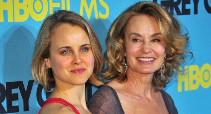 Джессика и дочь сейчас. Источник - яндекс картинки