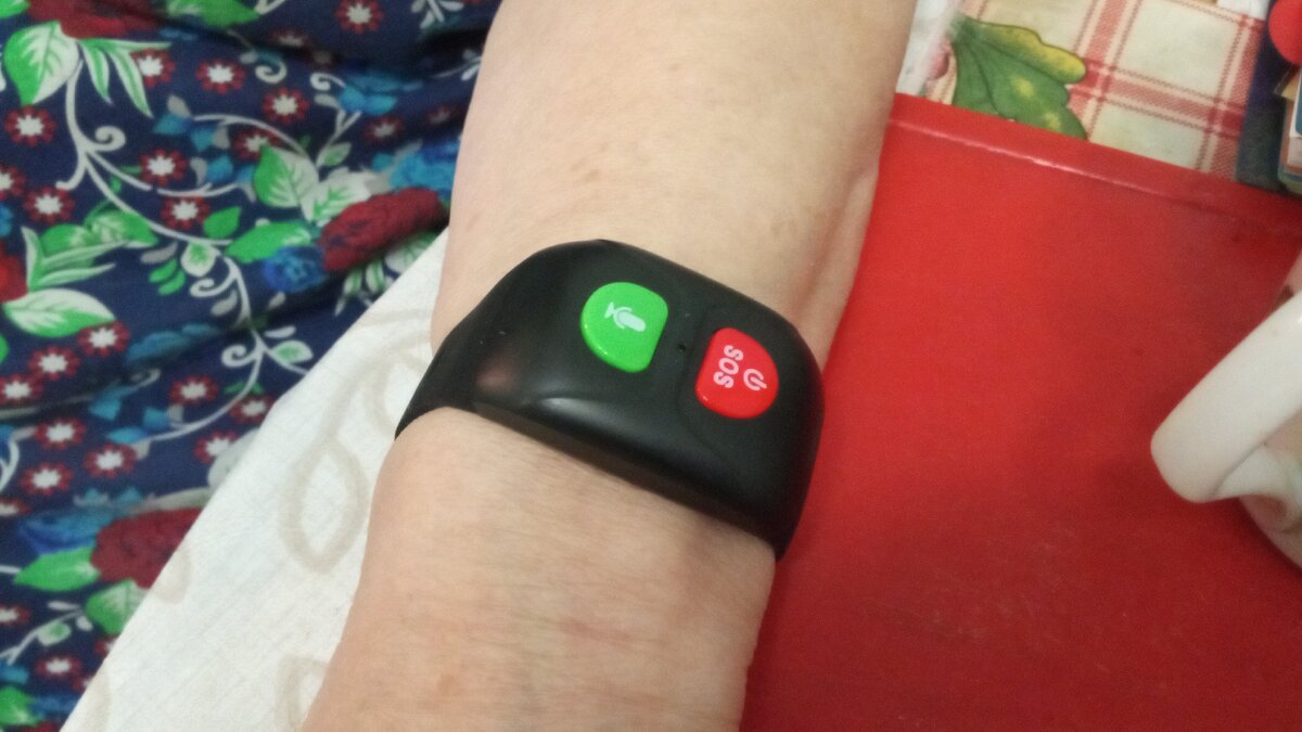 Как выглядят эти часы в действии. Еще между кнопками есть лампочка, она мигает или красным или зеленым в зависимости от того, что за процесс запущен