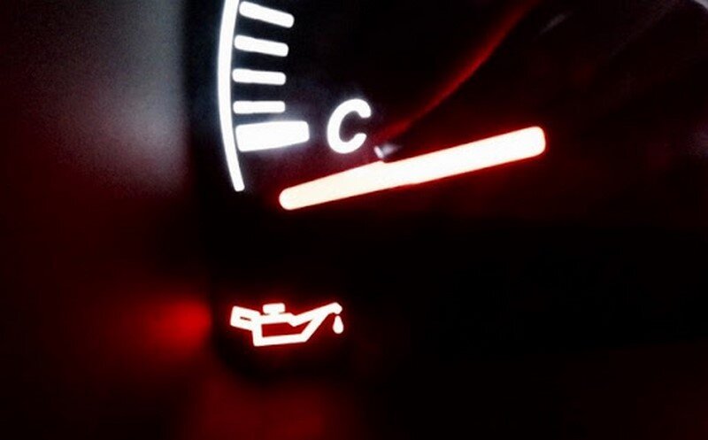 Лампа давления масла должна ОБЯЗАТЕЛЬНО гаснуть после запуска двигателя!