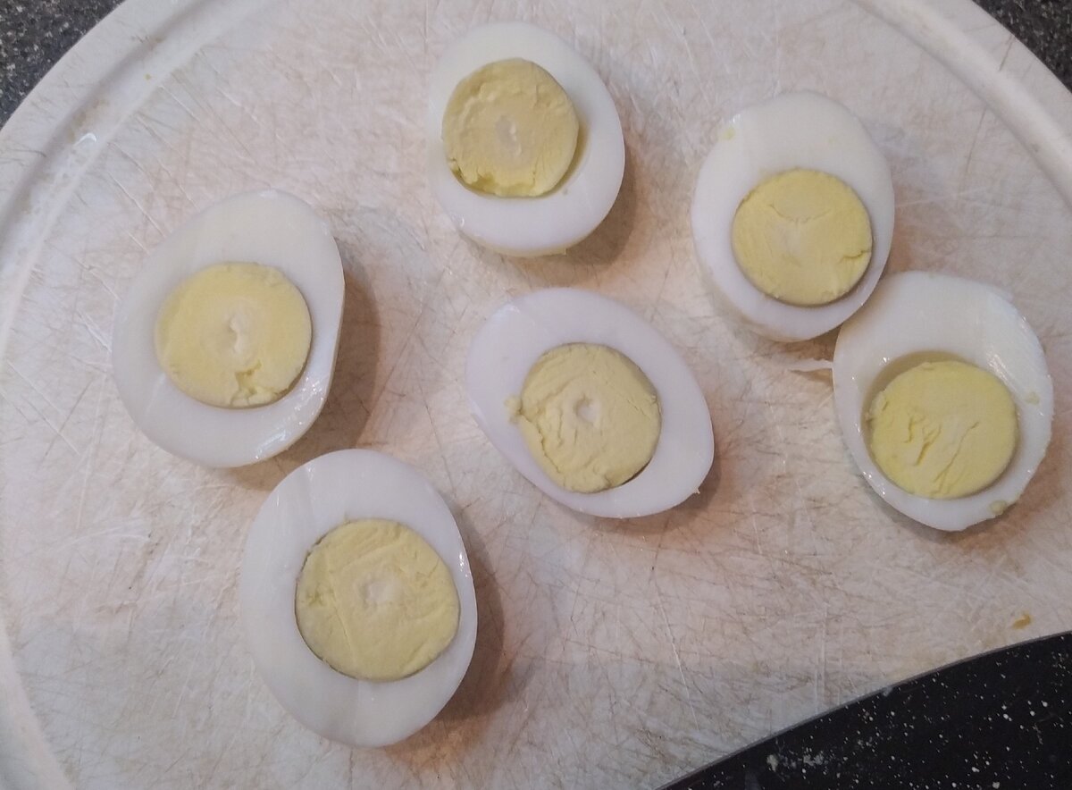 Фаршированные яйца - простой рецепт