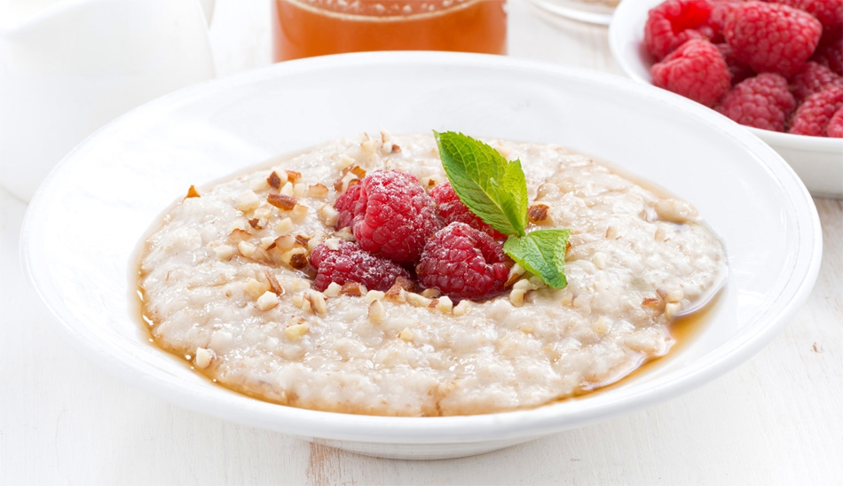 Овсяная каша на молоке. Фото с сайта https://edatomy.ru