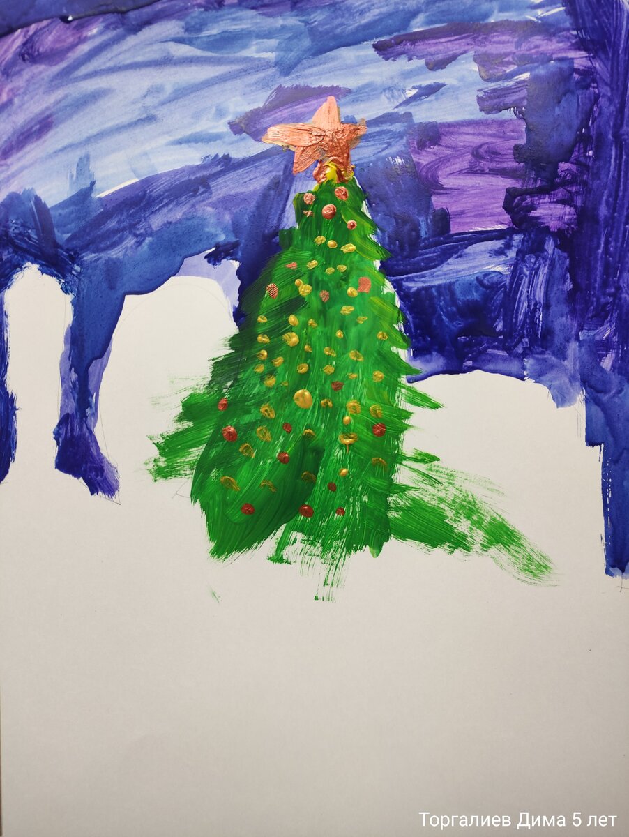 Перед началом работы в цвете нужно нарисовать треугольник для елочки. Иначе дети нарисуют красками неправильную форму