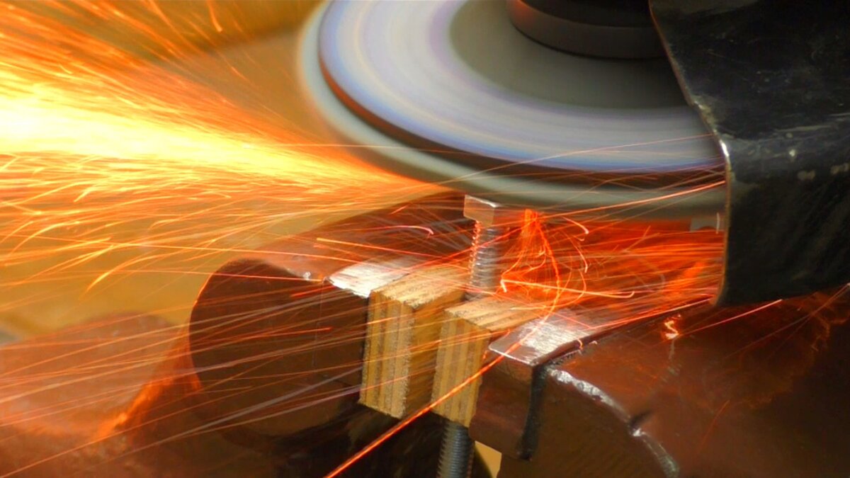 Знакомый подсказал как штробить и резать камень без пыли. Не имея ...