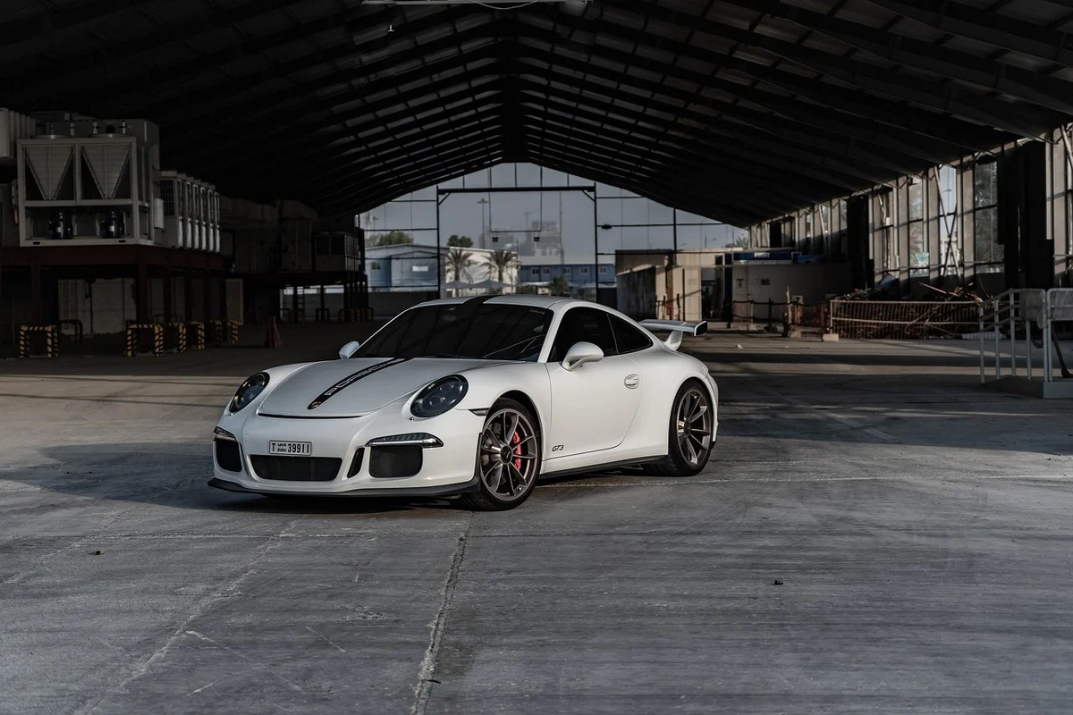 
O новинках от Porsche периодически просачивается в сеть, но не всегда по воле самих производителей. Неотъемлемым фактором соперничества брендов являются так называемые "шпионские фото". Буквально каждую неделю в сети Интернет появляются упоминания, чаще всего в виде фотографий, о новых моделях Porsche, еще за долго до официальной презентации. Еще одним способом рассказать о недавно вышедшем автомобиле является тест-драйв. Качественно сделанный тест-драйв поможет водителю определиться нужна ли ему та или иная модель от данного производителя, руководствуясь мнением опытного автомобилиста. В программе Porsche также присутствует пункт, посвященный созданию концепт-каров. Они представляют собой прототип будущего автомобиля. Главным предназначением концепт-каров от Porsche является демонстрации нового стиля, нового дизайна и технологии. Зачастую их выставляют на автомобильные показы, чтобы выяснить реакцию зрителя и в соответствие с ней определить будущее того или иного изменения. Внешний вид концепт-каров должен доставлять эстетическое удовольствие и передавать дух марки. Автомобили Porsche нового поколению обладают рядом неоспоримых преимуществ в сравнении со своими предшественниками. Конечно же, не обходится и без мелких огрехов. Но, как говорится, нет предела совершенству, поэтому в планах Porsche прислушиваться к мнению автомобилистов и реализовать все их желания в будущих проектах.