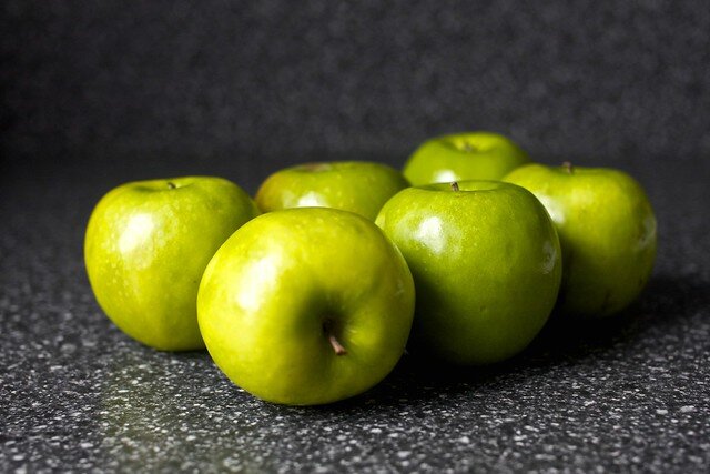 Яблоки Granny Smiths