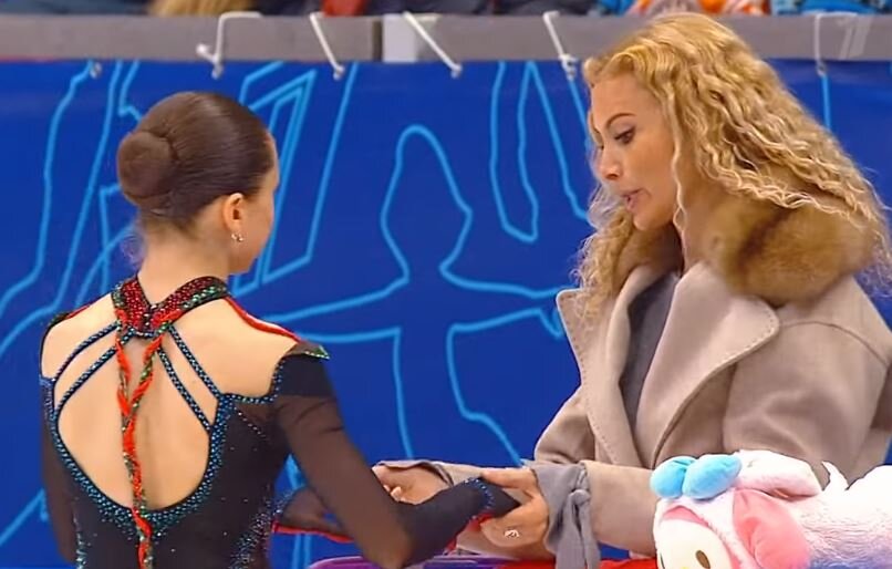 Камила Валиева готовится к произвольной программе "Болеро". Источник фото: YouTube канал Первого канала.