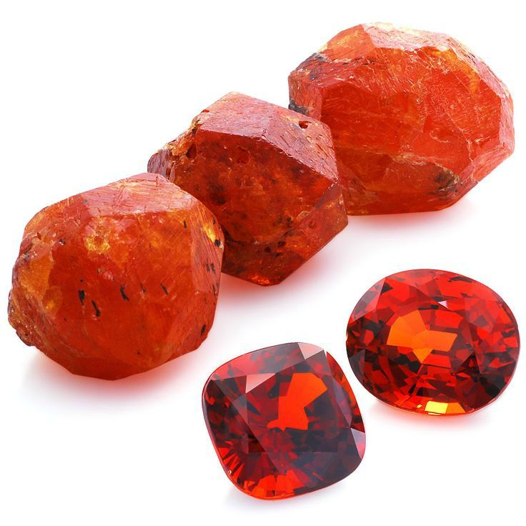 Гранат свойства камня. Spessartite Garnet. Мандариновый гранат камень. Мадагаскарский гранат камень. Камень гранат янтарь