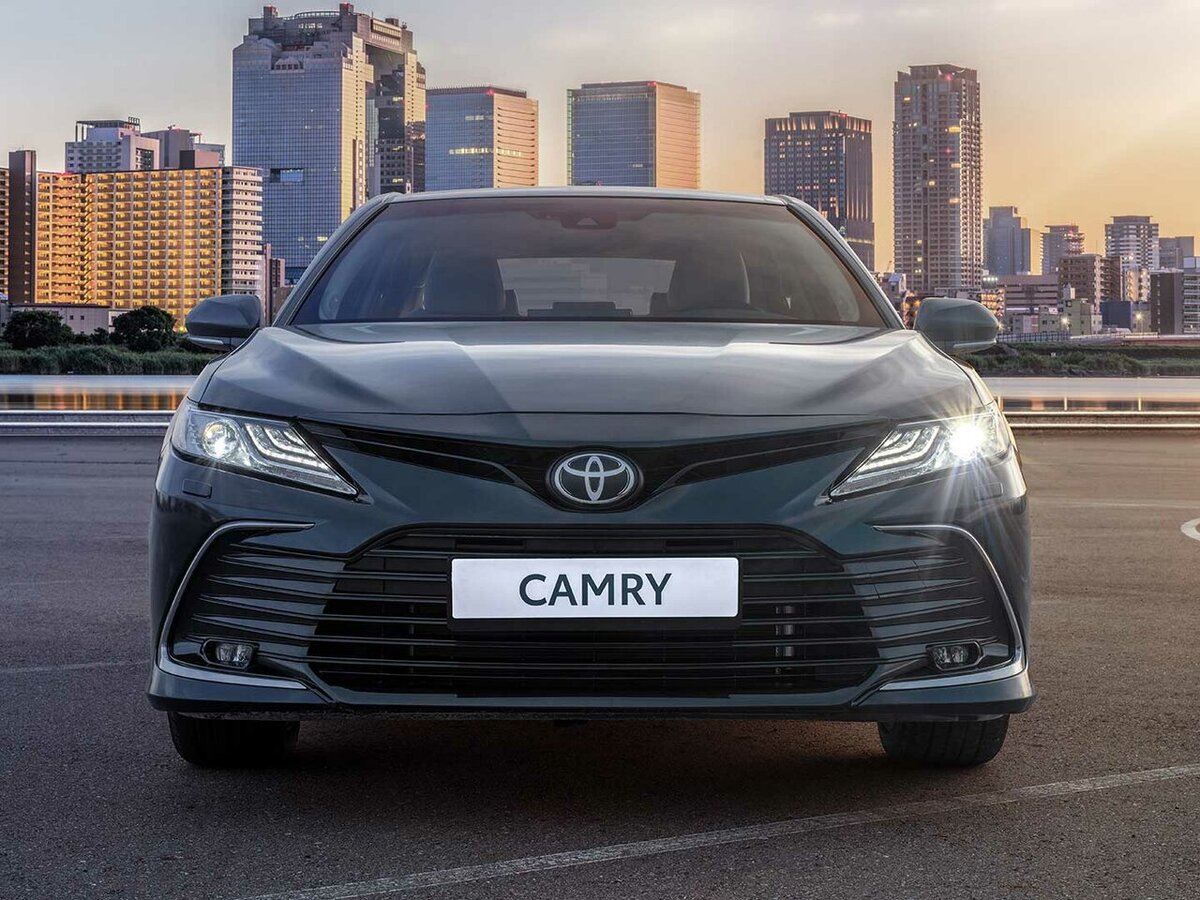 Стильный дизайн с динамичными линиями кузова, модульная архитектура TNGA, качественно новое воплощение самых передовых технологий и премиальный комфорт — обновленная Toyota Camry вдохновит вас...-2