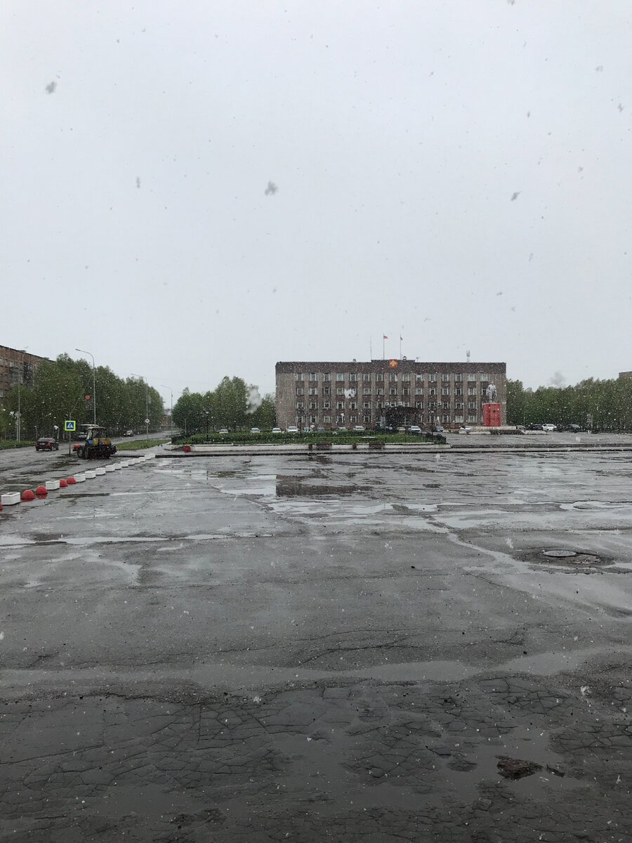 С первым днем лета.