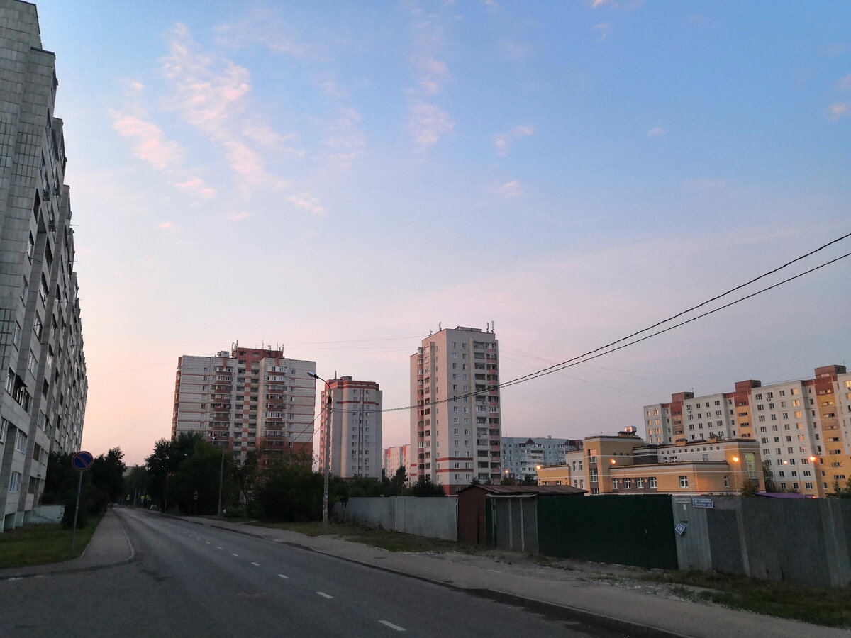 Фото 2-4. Обычный жилой район в Казани.