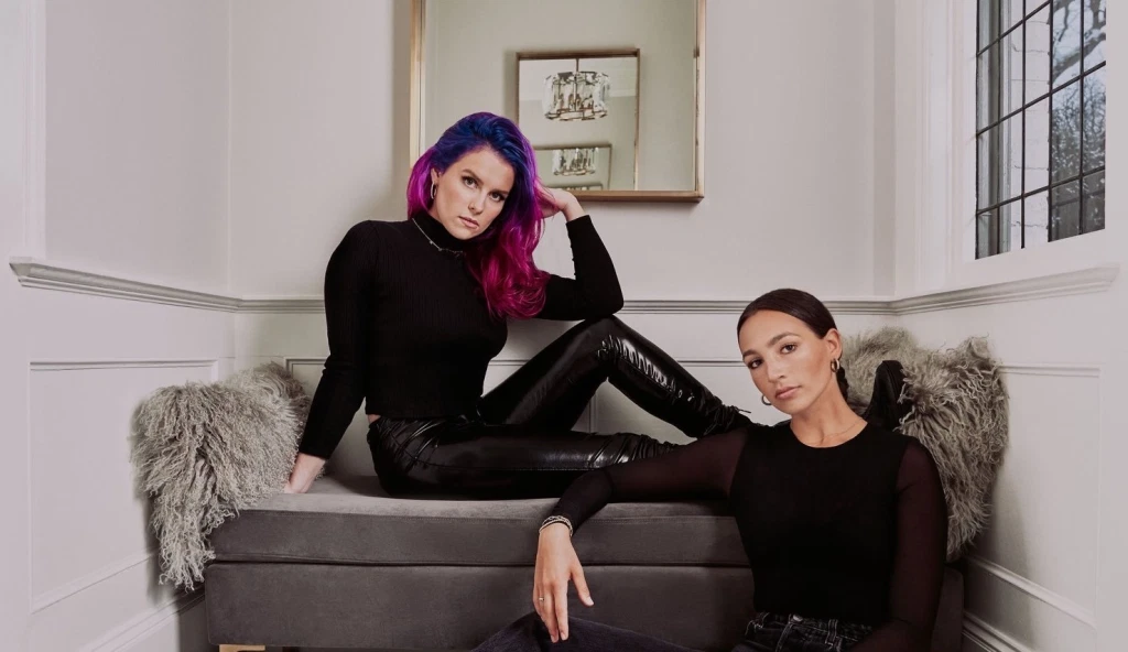 Эбигейл Барлоу и  Эмили Беар