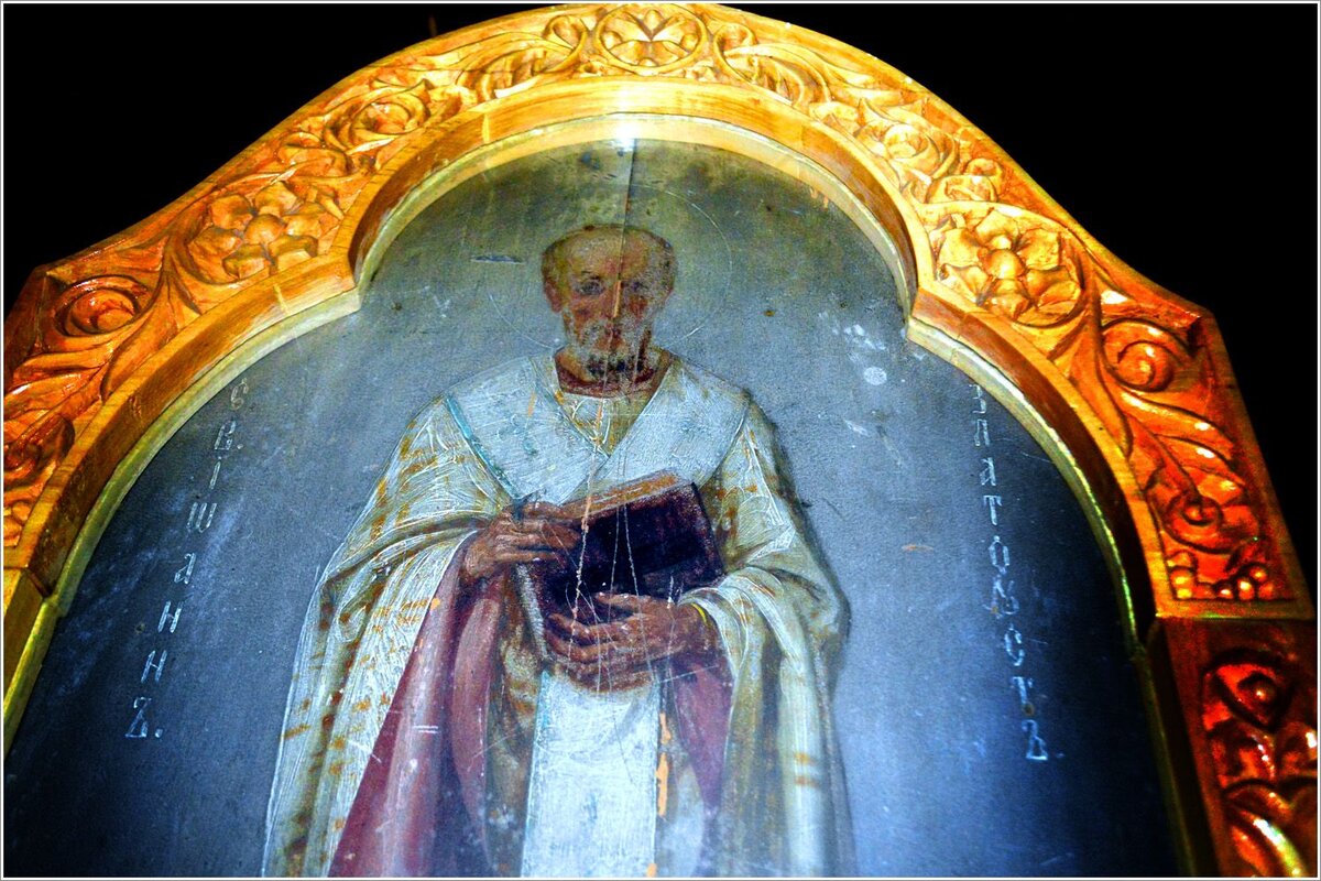 Святитель Иоанн Златоуст не понимал, как можно не помолиться? Поэтому ждал людей, не жалея себя, без отдыха и сна, и днем, и ночью. (ЛИСТАЙТЕ ГАЛЕРЕЮ !) Источник: https://www.pravchelny.ru/special_project/evangelie/?ID=15625