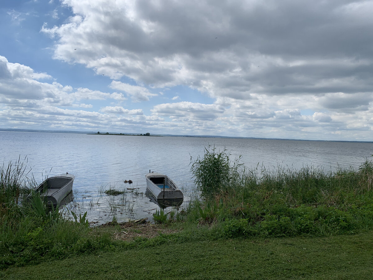 Но можно прогуляться у воды, если пойти по улице Подозерке