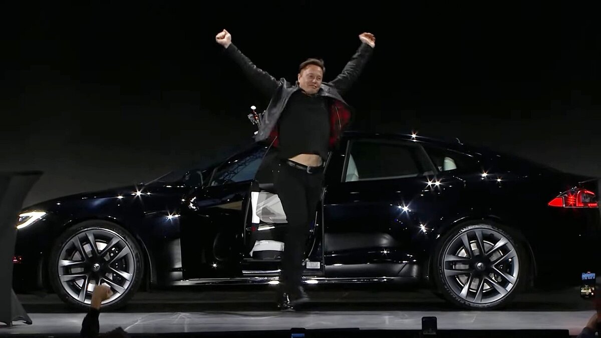 Призентация новой Tesla Model S Plaid
