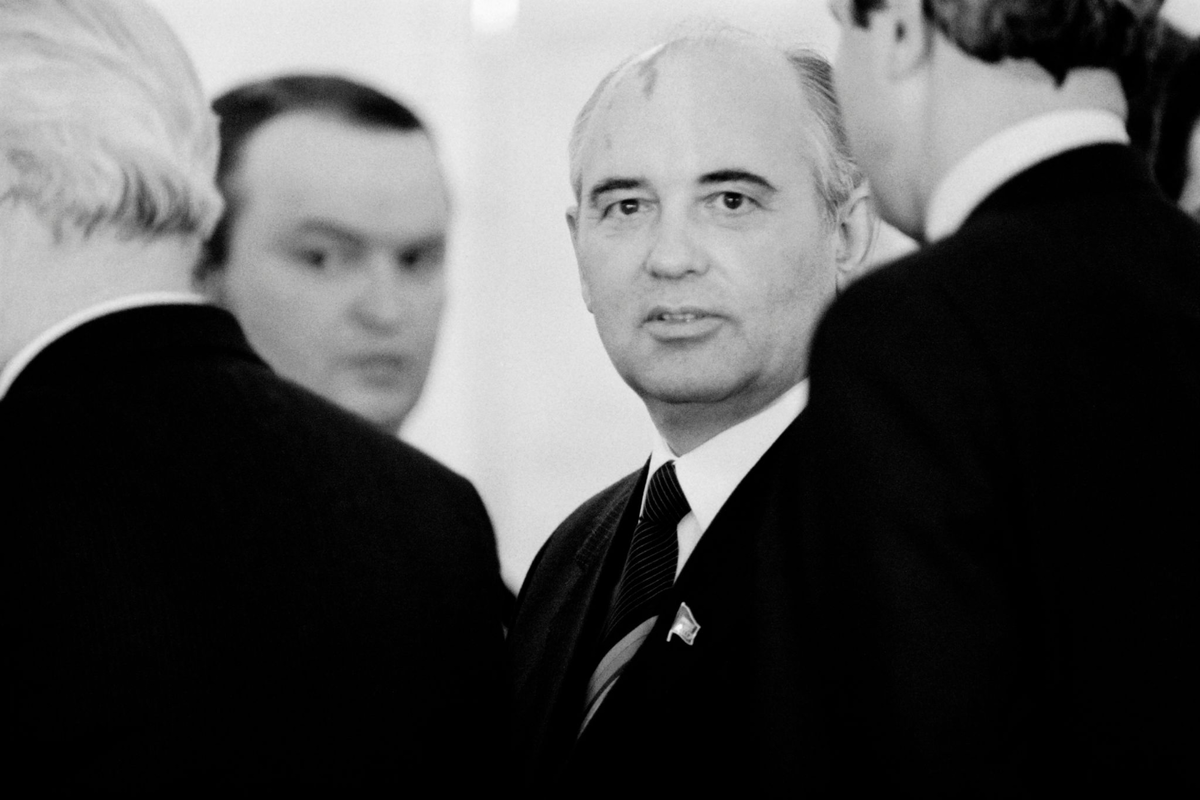 Горбачев пост. Горбачев 1985. Горбачев 1990. Горбачев 1982.