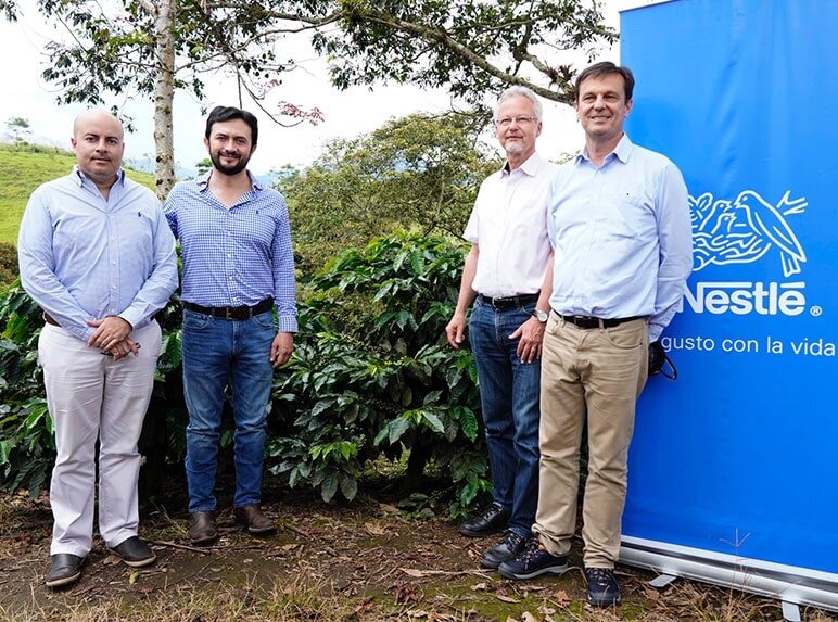 
Руководители проекта Nestlé Ecuador Coffee Research и Министерства сельского хозяйства Эквадора в г. Кито в мае 2019 года. @nestle.com.ec