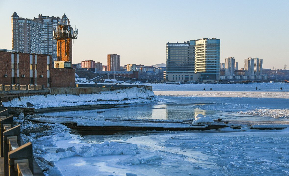 Запах нечистот на Батарейной набережной Владивостока отпугивает горожан