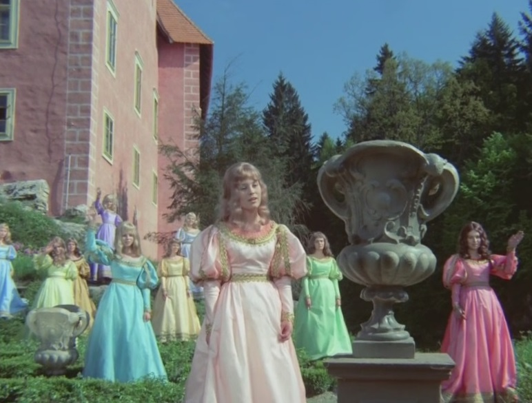Кадр из фильма "Златовласка" (1973)
