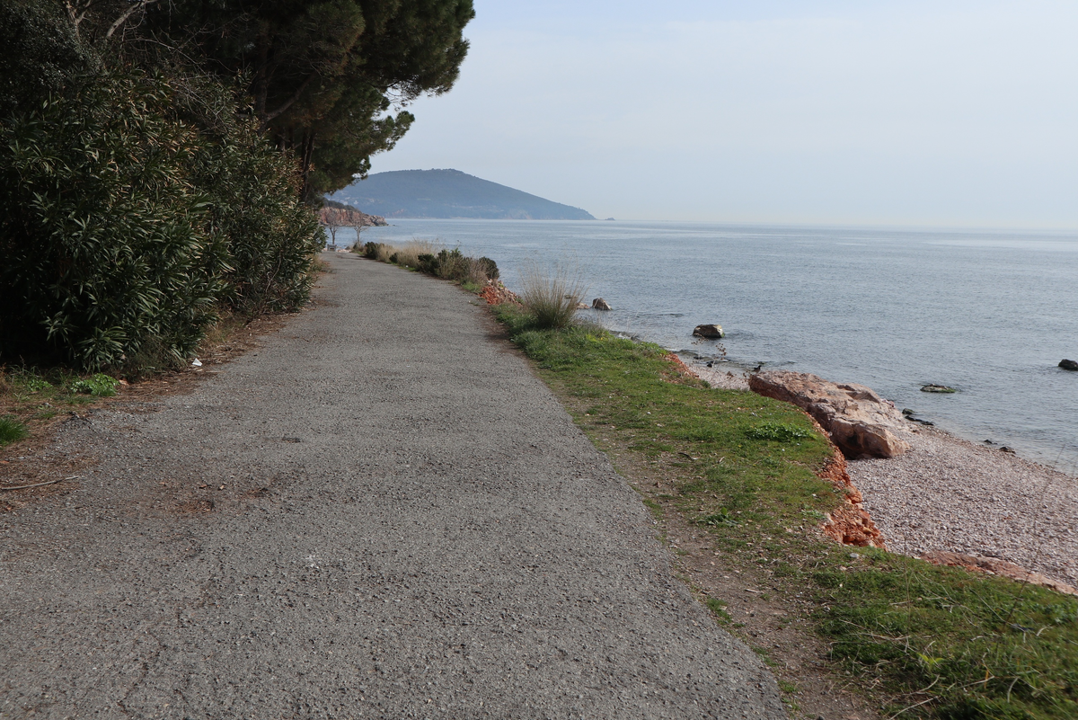 Возможны ли ещё путешествия за границу в эпоху тотальных санкций? Съездили в весеннюю Турцию