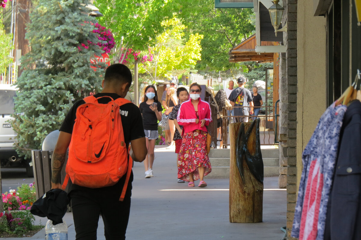 Тоже Биг-Бэр. В разгар короностраха. Хотя не все повелись на него даже Калифорнии. Фото автора. 