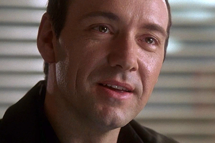 Кевин Спейси в роли Кайзера Созе в фильме "Обычные подозреваемые"