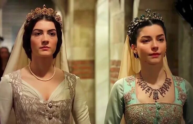 В сериале Нурбану-султан является убийцей несуществующей Хуриджихан-султан источник: pinterest.com