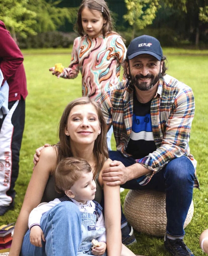 Лева, это клево": сын Арзамасовой и Авербуха сделал первые шаги на льду - видео 