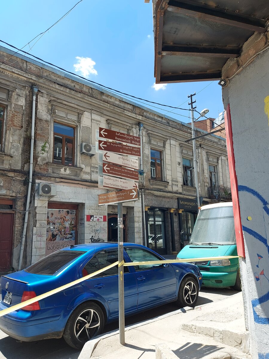 Здесь я, как витязь на распутье, решала в какую сторону пойти