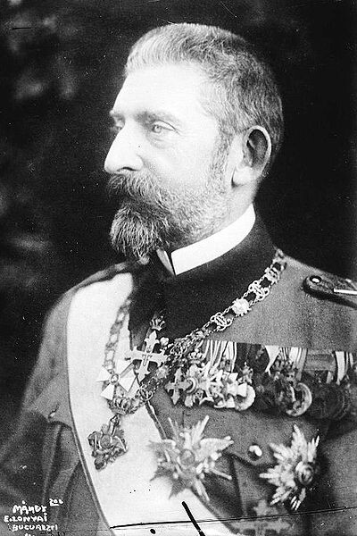 Фердинанд I (24 августа 1865 год, Зигмаринген, Королевство Пруссия - 20 июля 1927 года, Синая, Королевство Румыния): его Святейшество Король Королевства Румыния из династии Гогенцоллернов_Зигмарингенов с 10 октября 1914 года по 20 июля 1927 года. Маршал Румынии (18 ноября 1918)