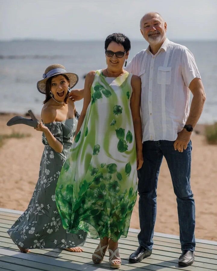    Мария Иващенко с родителямиСоцсети