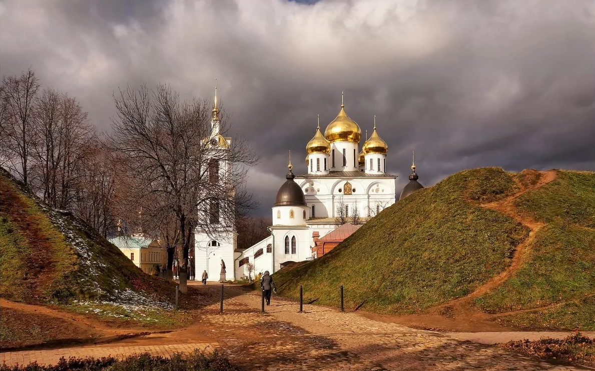 Дмитровский кремль фото Экскурсионный тур - Тверь-Торжок-Дмитров-Сергиев Посад, фотографии и цены