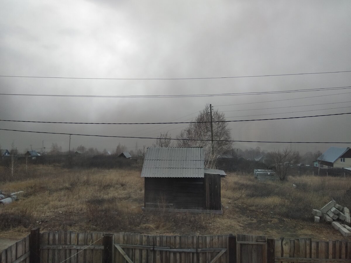 Это пыль стоит столбом.