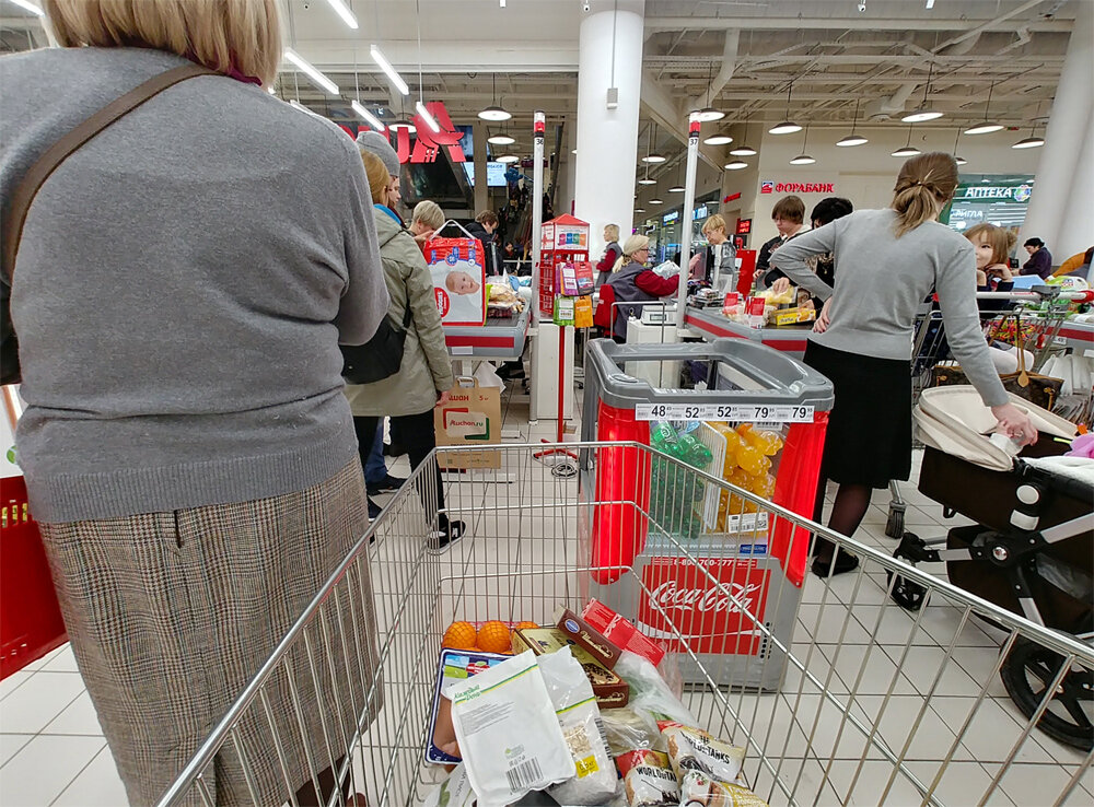 Акция в перекрестке 18 декабря. Ашан 01. Тц гагаринский ашан. Ашан техника. Ашан москва.