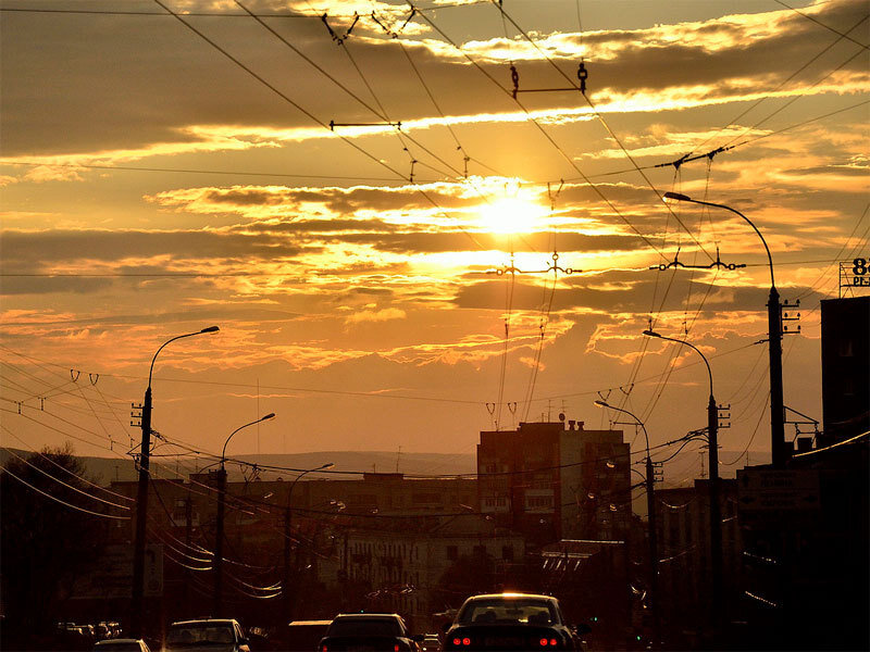 Полярный день в Мурманске (69° с.ш.): солнце вообще не заходит за горизонт в течение суток. Фото - murman.ru