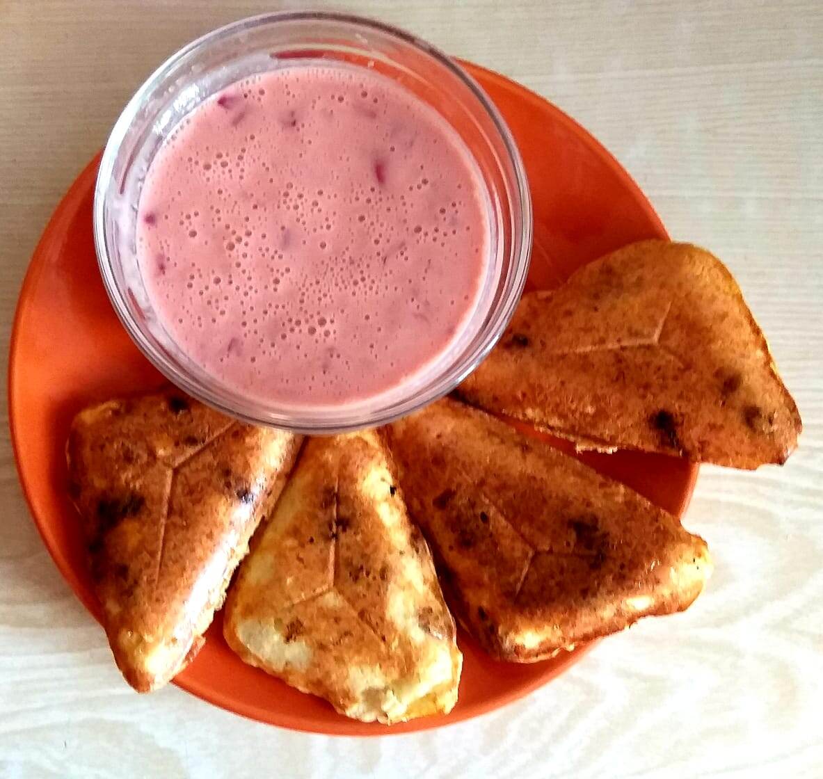 Как вам мои сырники на завтрак?  Они шикарны. И для талии никакого вреда.