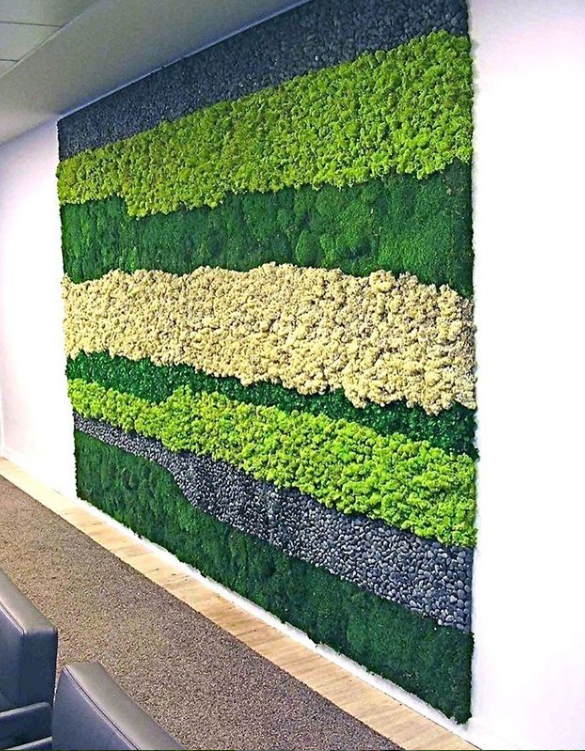 Даже небольшие фрагменты мха в сочетании с камнем, деревом, керамикой производят сильное впечатление.