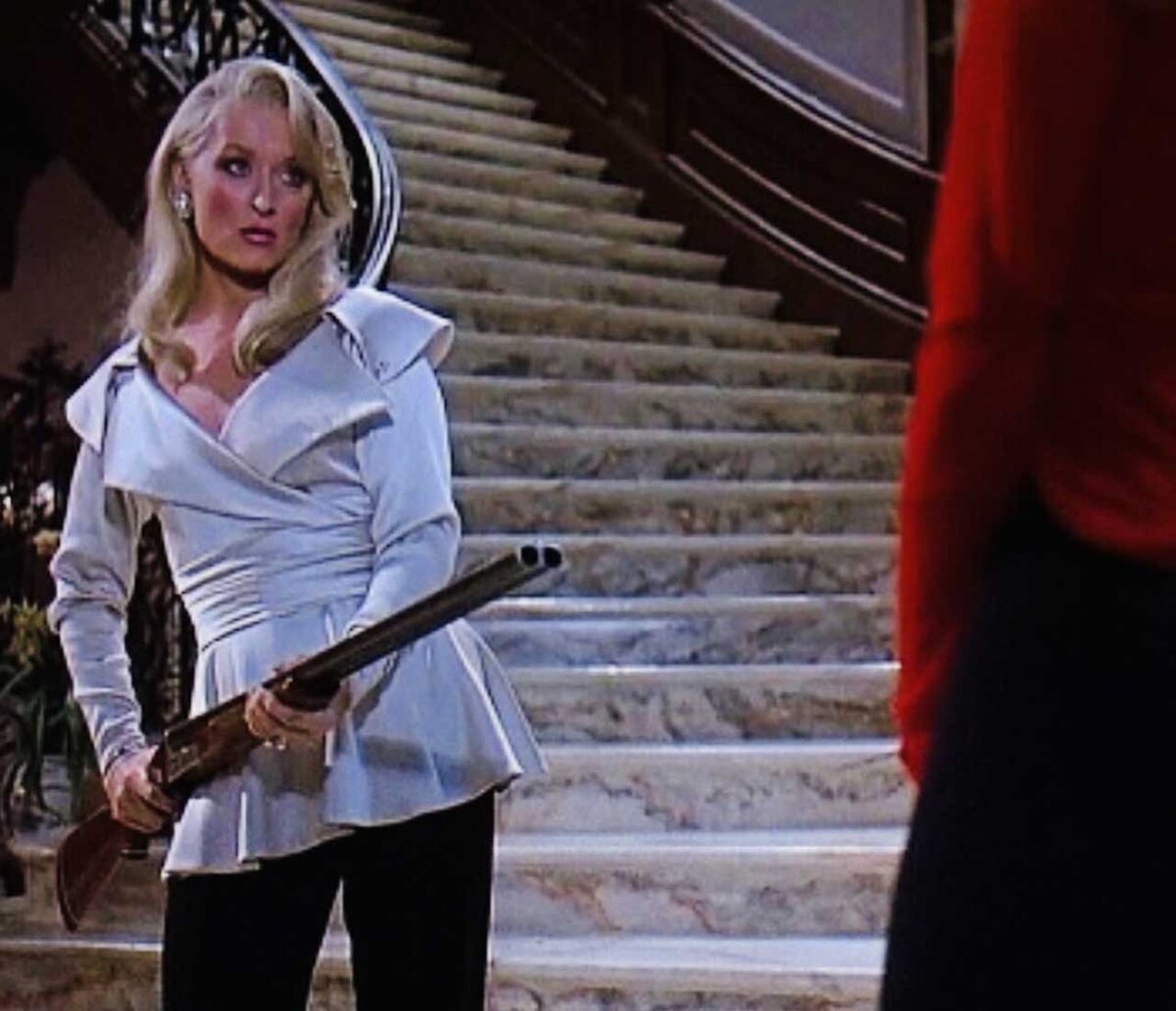 Мерил стрип и голди хоун. Мерил стрип и голди хоун. Голди хоун смерть ей к лицу. Месть ей к лицу читать. Брюс уиллис и голди хоун.