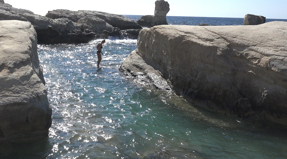 Скалы - это слова, а вода - эмоции, точим скалы водой, а слова чувствами