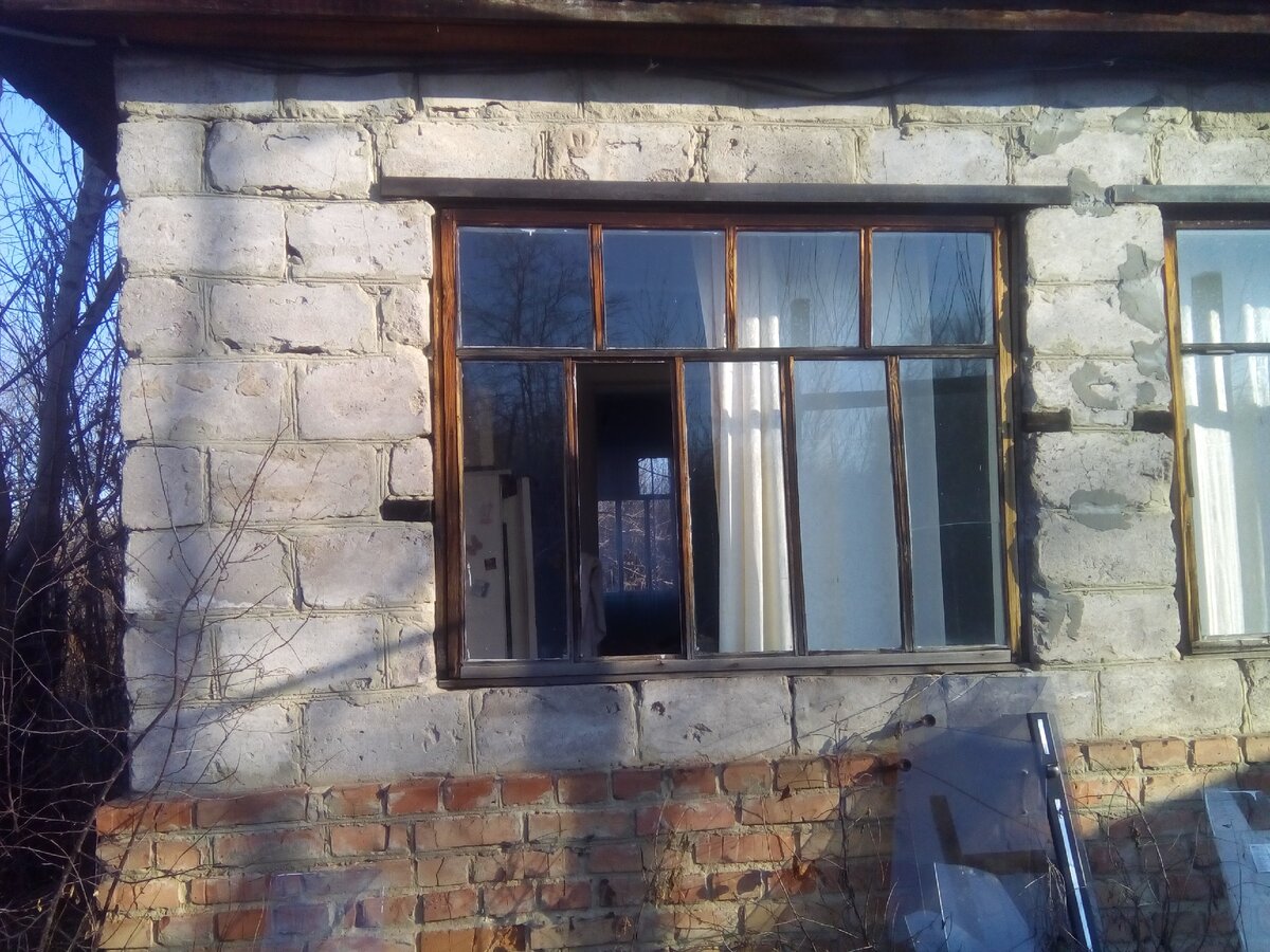 Еще одно стекло выставлено