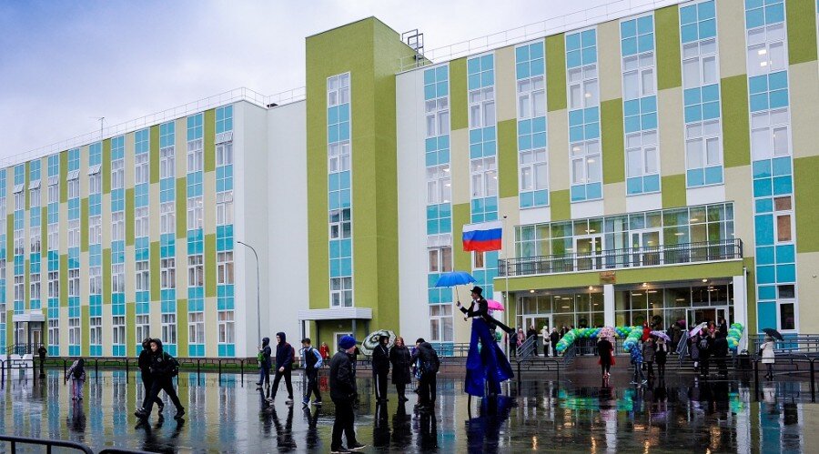 Фото октября 2018 года, когда школа праздновала свой 80-летний юбилей. Источник. 