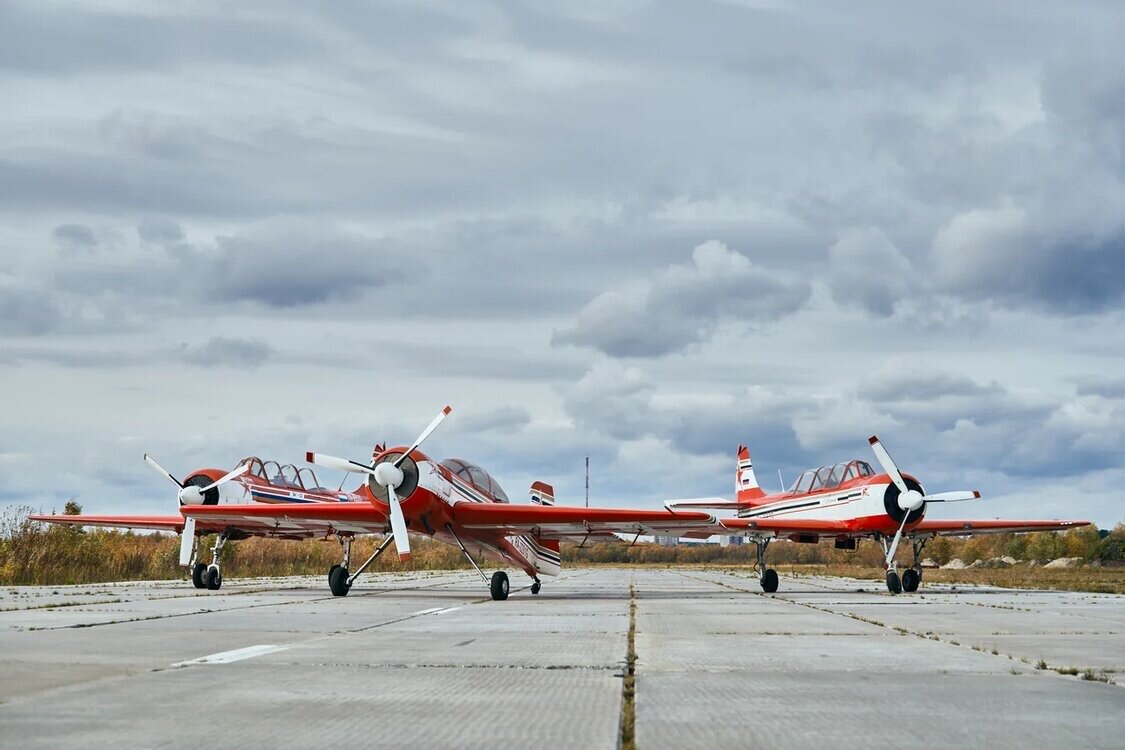 ЯК-52 и СУ-29 самолеты, на которых летают девушки!