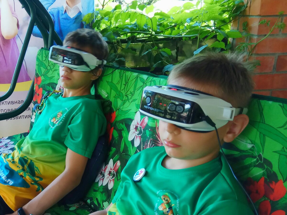 В школе для дислексиков всех возрастом уже с 2016 года активно используется  аппарат Меллон, который уже показал свою высокую эффективность в борьбе с детскими детрессиями и школьными проблемами! 